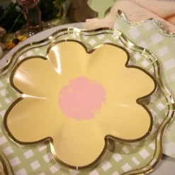 8 assiettes en forme de fleurs en carton - Diamètre 18 cm - Pâques