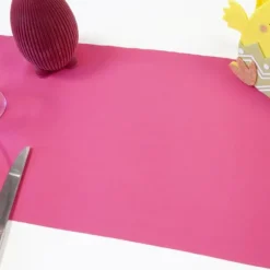 Chemin de table en toile fine - 28 cm x 4 m - Pâques - Collection Chasse aux couleurs - Couleur au choix