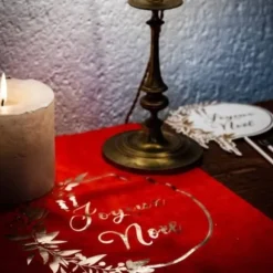 Chemin de Table Suédine Rouge Joyeux Noël Floqué Or