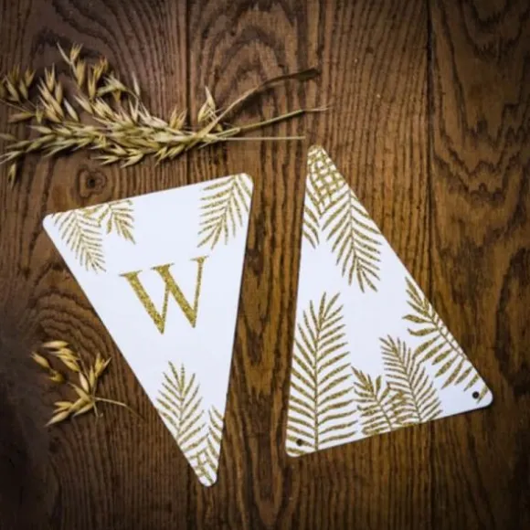 5 Fanions Blancs et Paillettes Or " W " - Fougère