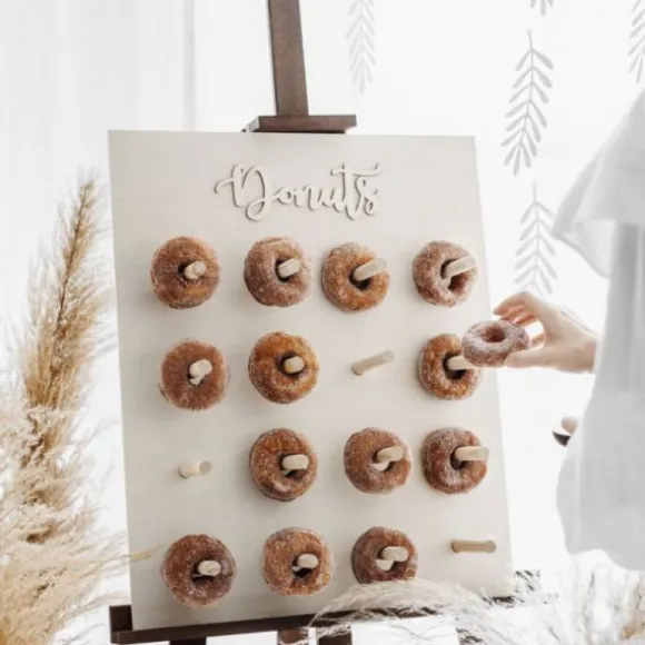 Mur à donuts en bois naturel - 45 x 55 cm