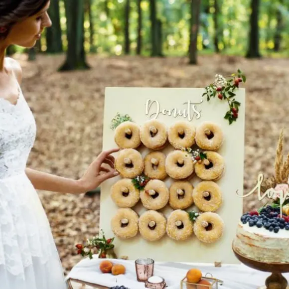 Mur à donuts en bois naturel - 45 x 55 cm