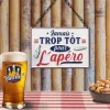 Plaque métallique "Jamais trop tôt pour l'apéro" - Collection Claquettes Chaussettes