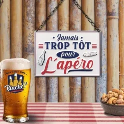 Plaque métallique "Jamais trop tôt pour l'apéro" - Collection Claquettes Chaussettes