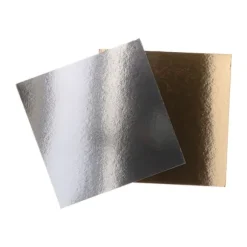 3 plateaux à gâteaux carrés - 25 x 25 cm - Couleur Argent / Or