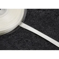Rouleau de ruban en satin - 12 mm x 25 m - Couleur Blanc