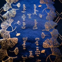 Ruban de Table en Satin Feuilles de Ginkgo Marine et Or